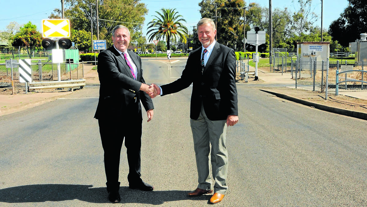 A GREAT OUTCOME: NSW Roads Minister Duncan Gay and newly elected Gunnedah Shire mayor Owen Hasler speak about the second rail overpass that’s well on its way to being built in the town. Photo courtesy of the Namoi Valley Independent