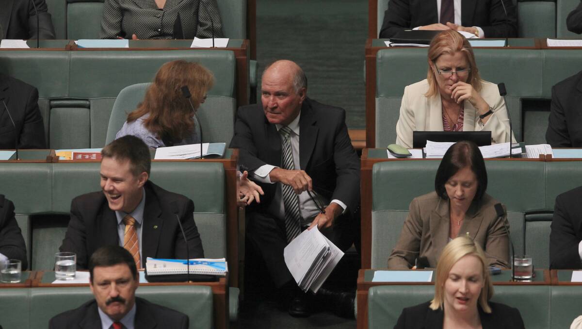 A poll by a resources company shows Tony Windsor's still preferred over Nationals' Barnaby Joyce.