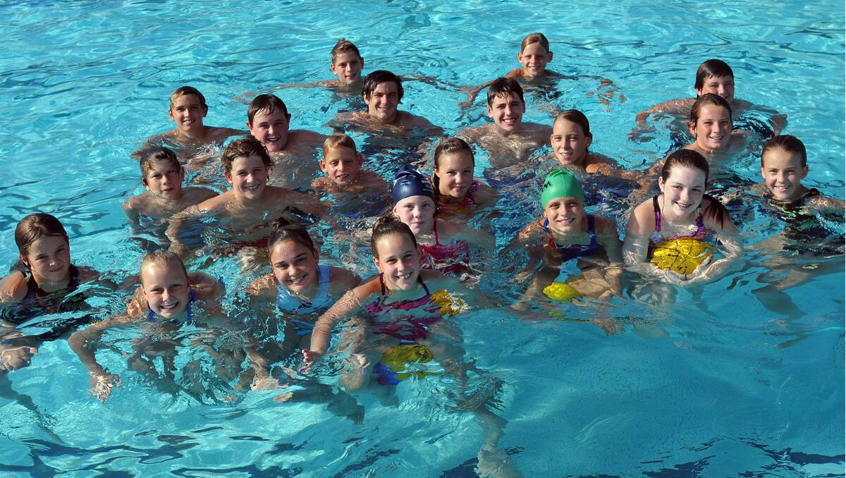 Some of Tamworth’s talented Under 12 water polo juniors preparing for next week’s Balmain Development  Carnival. Photo: Geoff O'Neill 020113GOF01