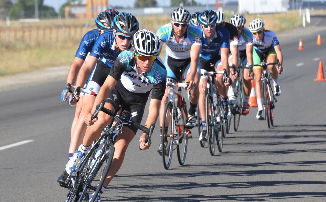 Sam Spokes leads the peloton into this turn on his way to winning Sunday’s A/B grade criterium in Tamworth.  Photo: Geoff O’Neill 190114GOA04