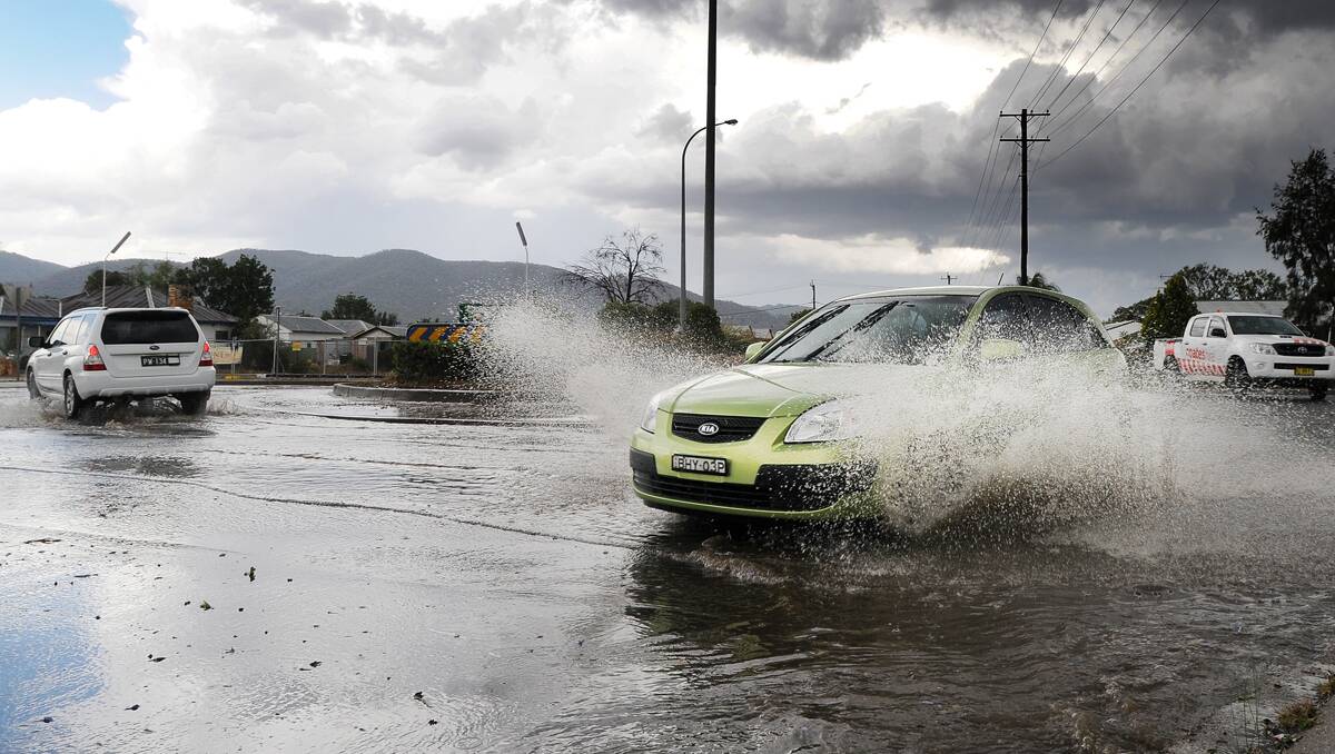 BIG SPLASH: Yesterday’s freak storm caused minor flooding as seen here at the Scott Rd and Goonoo Goonoo Rd roundabout.   Photo: Gareth Gardner 291013GGC01