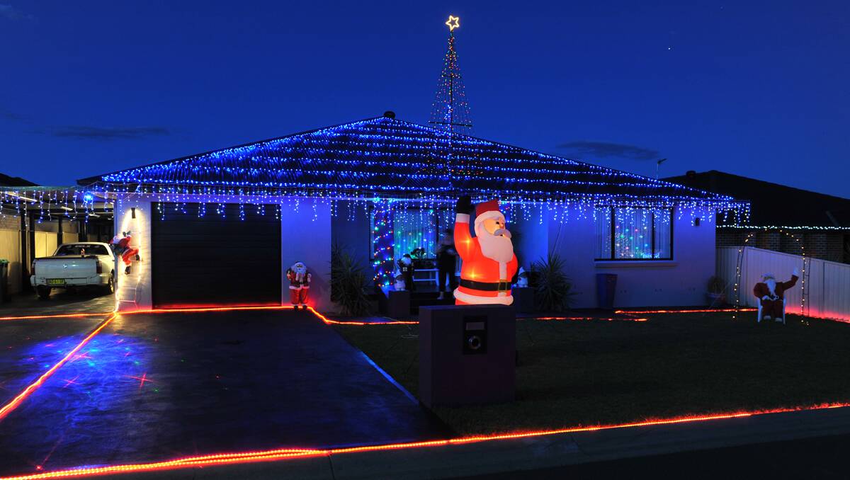 16 Cunningham Street lights up for Christmas. Photo: Barry Smith