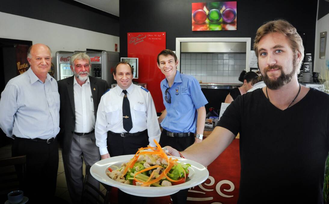 MEALS FOR THE NEEDY: Lifeline Northwest chief executive officer Michael Ticehurst, left, Tamworth deputy mayor Russell Webb, The Salvation Army’s Lloyd Stanimirovic and Ronald McDonald House Tamworth manager Chris Watson with, at front, Nouvelle Cafe owner Craig Foord.  Photo: Gareth Gardner 191113GGA01