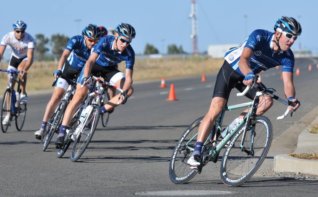 Fraser Ashford leads Jack Pianta and Jeremy Bartlett into this turn during last Sunday’s criterium racing at Goddard Lane. They’ll be back out there tomorrow morning for more club racing. Photo: Gareth Gardner  260114GGA02