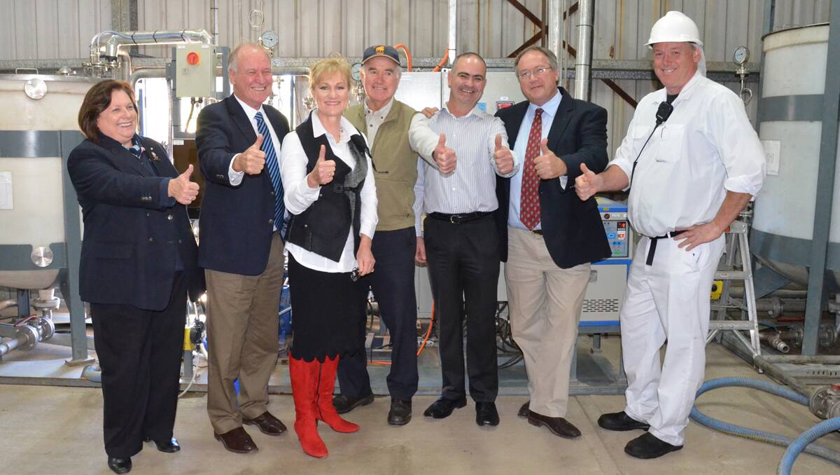 THUMBS UP: Pictured at yesterday’s announcement were Inverell deputy mayor  Di Baker, New England MP Tony Windsor, Bindaree general manager Kerri Newton, Bindaree owner John McDonald, project engineer Dave Sneddon, policy adviser to  Mr Windsor John Clements and Bindaree operations manager Paul Murray.  Photo: Michele Jedlicka