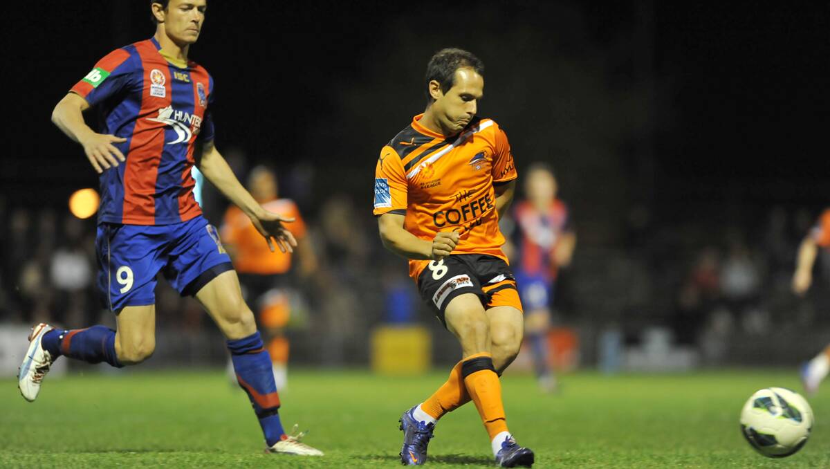 Action from the Jets v Roar game at Scully Park. Photo by Grant Robertson. 