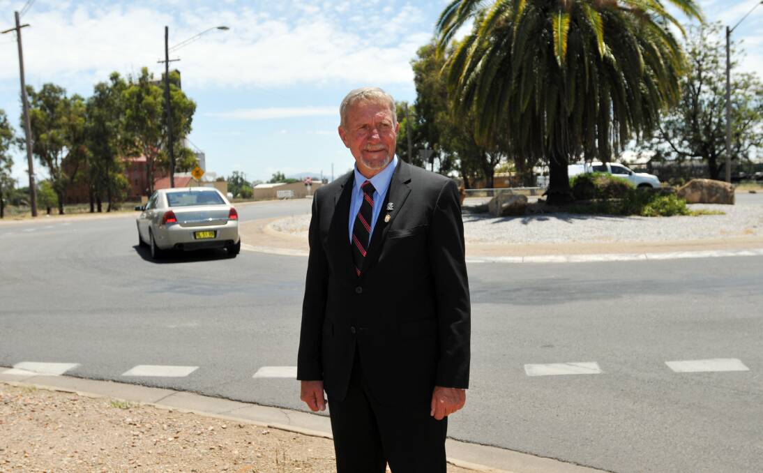 PROJECT ON TRACK: Gunnedah Shire mayor Owen Hasler stands at the New St roundabout looking up South St, which is part of the Oxley Highway.Photo: Geoff O’Neill 311213GOD02