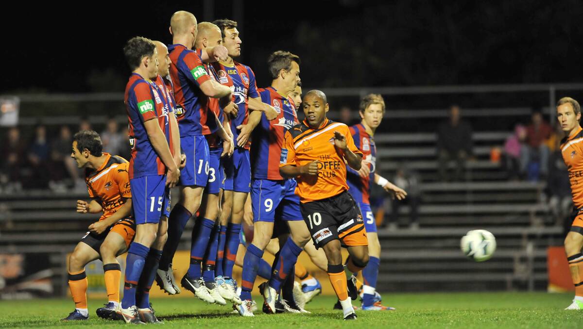 Action from the Jets v Roar game at Scully Park. Photo by Grant Robertson. 
