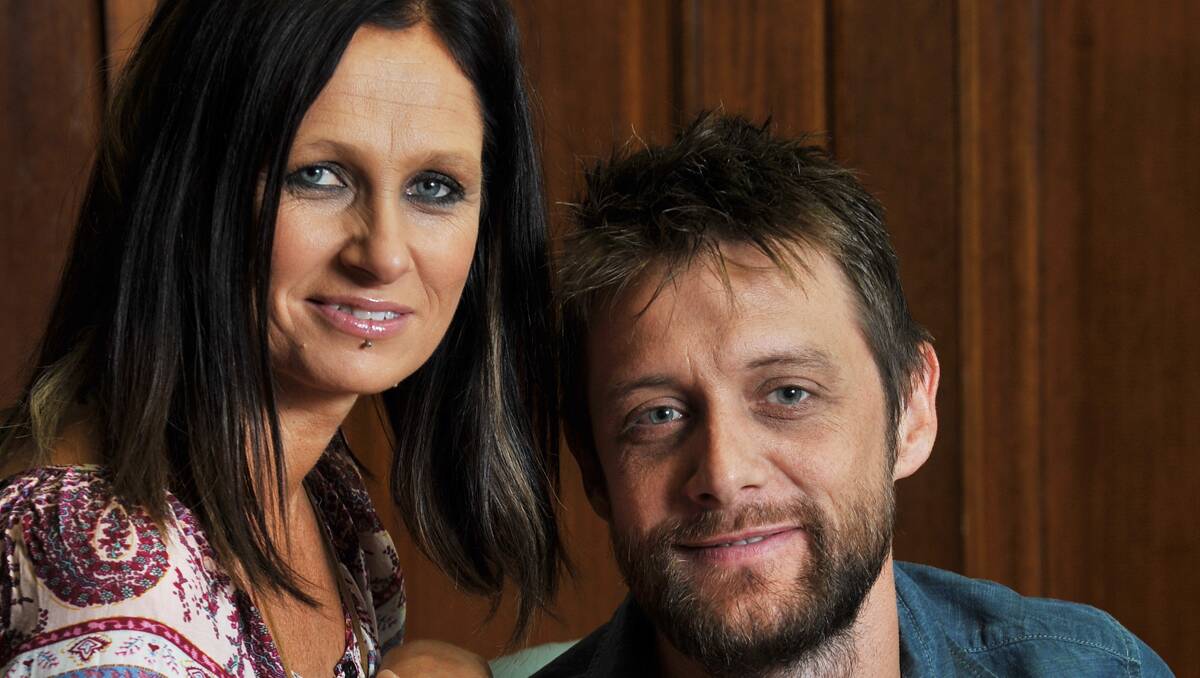 SOMETHING NEW AND FREE: Kasey Chambers and Shane Nicholson are taking their music to Peel St tomorrow night. Photo: Barry Smith 210113BSF12