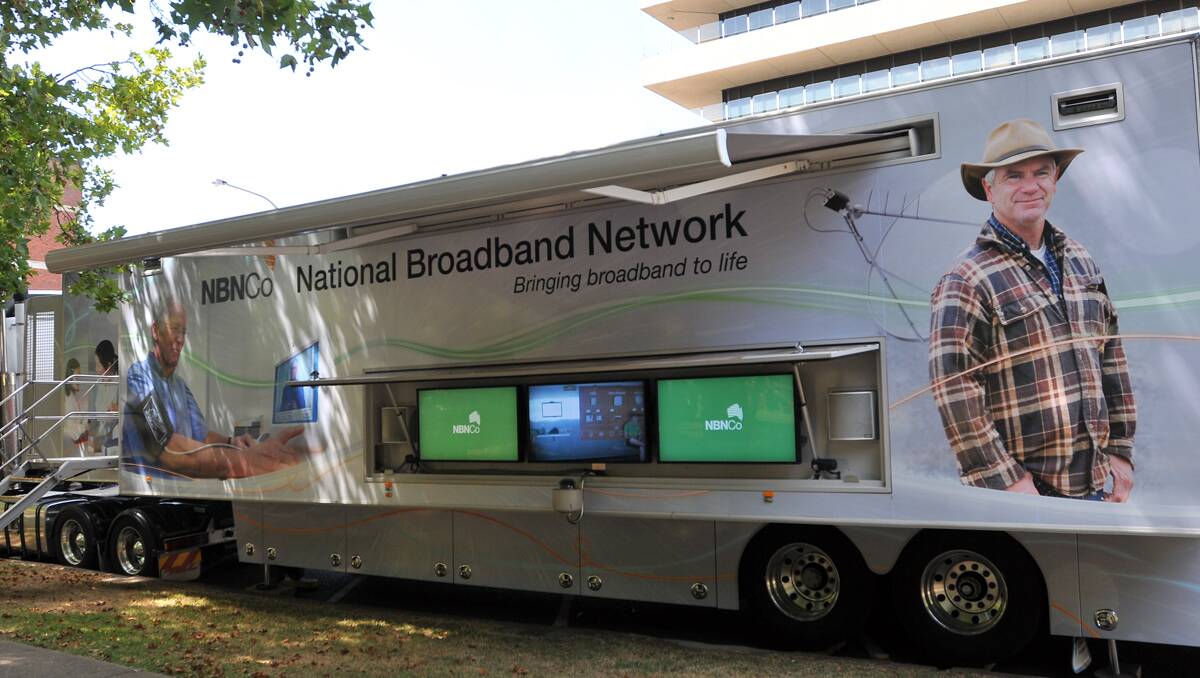 BRINGING BROADBAND TO LIFE: NBN Co’s  Discovery truck is in Tamworth’s Kable Ave.  Photo: Geoff O’Neill 180113GOF01