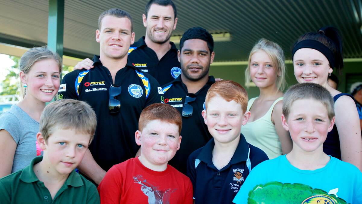 Parramatta Eels players (back from left) Kris Keating, Ben Smith and Chris Sandow pose with Guyra kids (back from left) Daniella Sutton, Sophie Gaukroger, Ebonie Ellis, (front from left) Nick Manning, Tallin Rolff, Zac Rolff and Dylan Sutton. Photo:  Grant Robertson 300113GRA01