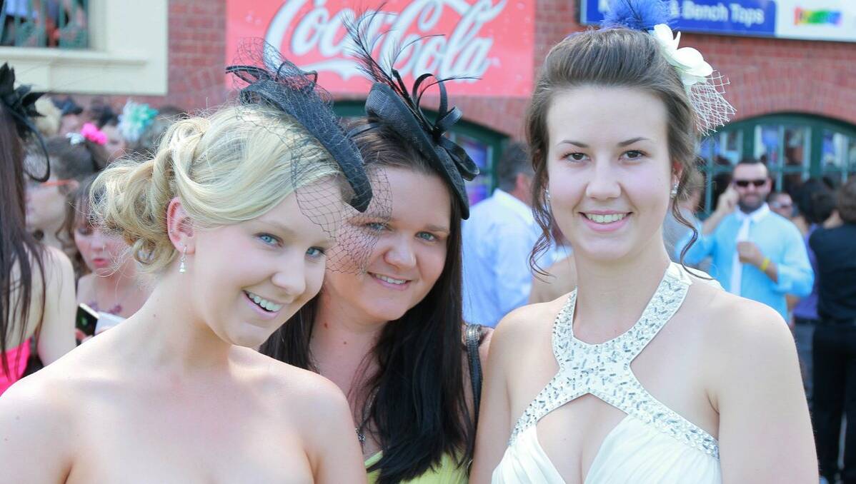2012 Melbourne Cup trackside at Tamworth.