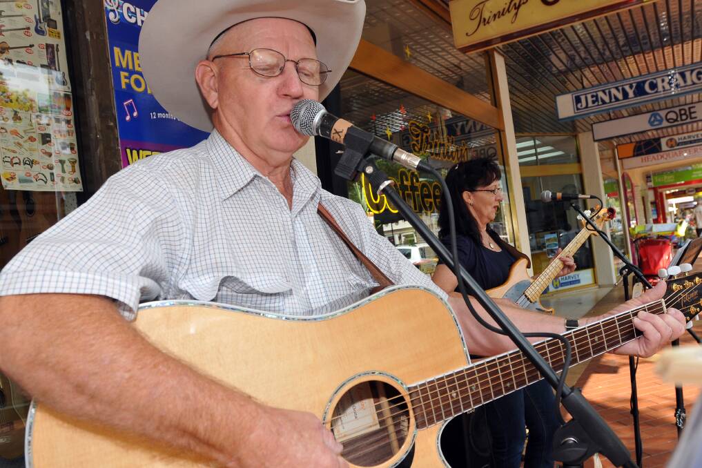 STREET SONG: One of the first buskers to set up, Rex Baldwin croons his tunes on Peel St outside Cheapa Music. Photo: Geoff O'Neill 150113GOA01