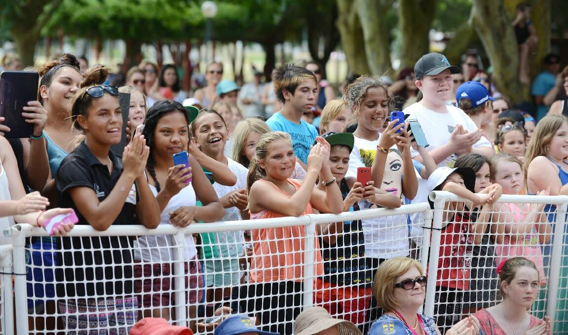 Crowds flock to see Jessica Mauboy live in concert.