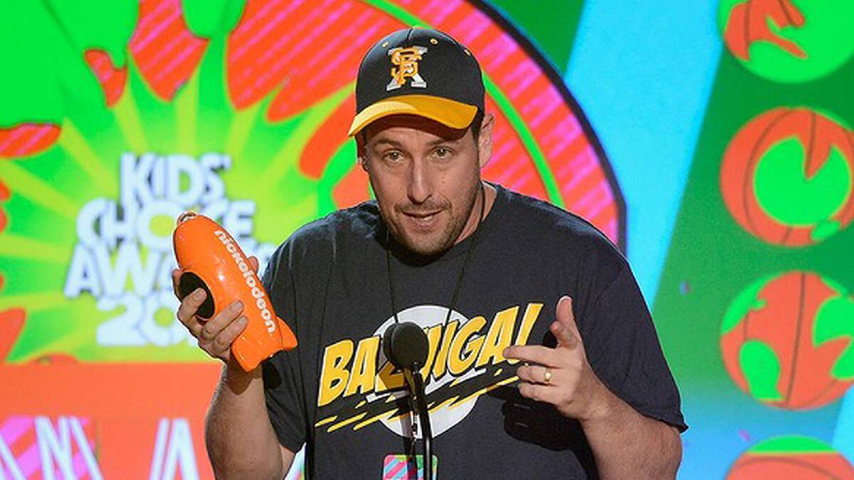 Actor Adam Sandler accepts favorite voice from an animated movie award for Hotel Transylvania. Photo: Getty Images