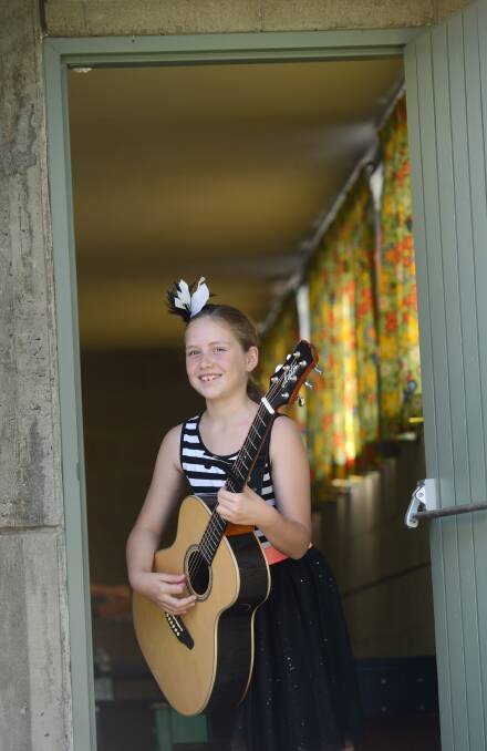 Kathryn Luxford, 10, from Glen Innes at the CCMA Talent quest. 210114BSE01