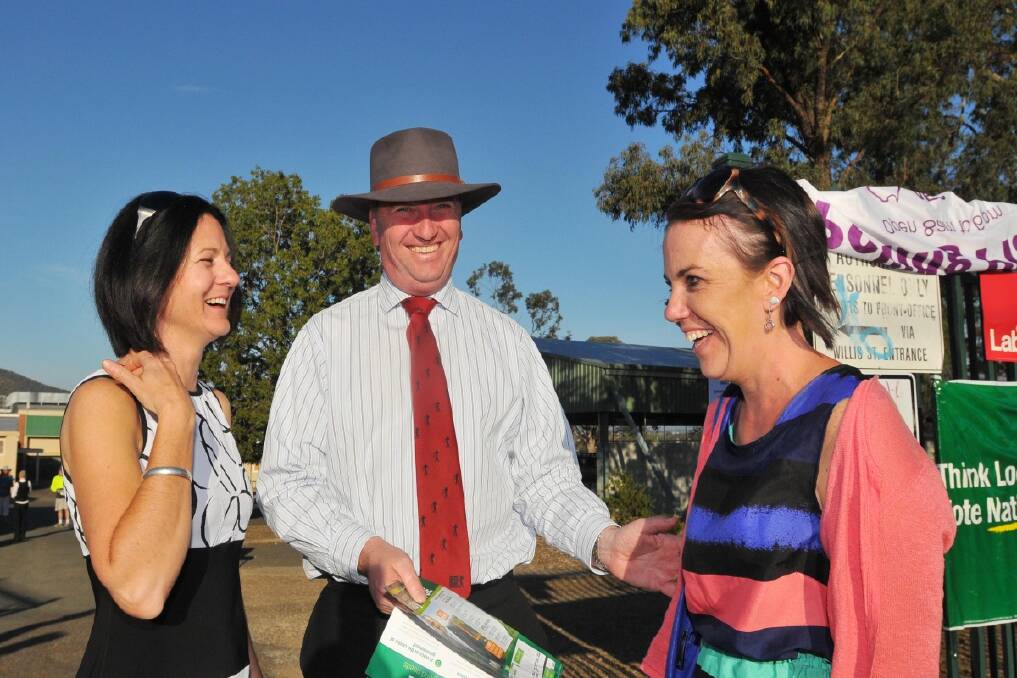 Barnaby Joyce meets with voters in Tamworth. Photo:Geoff O'Neill