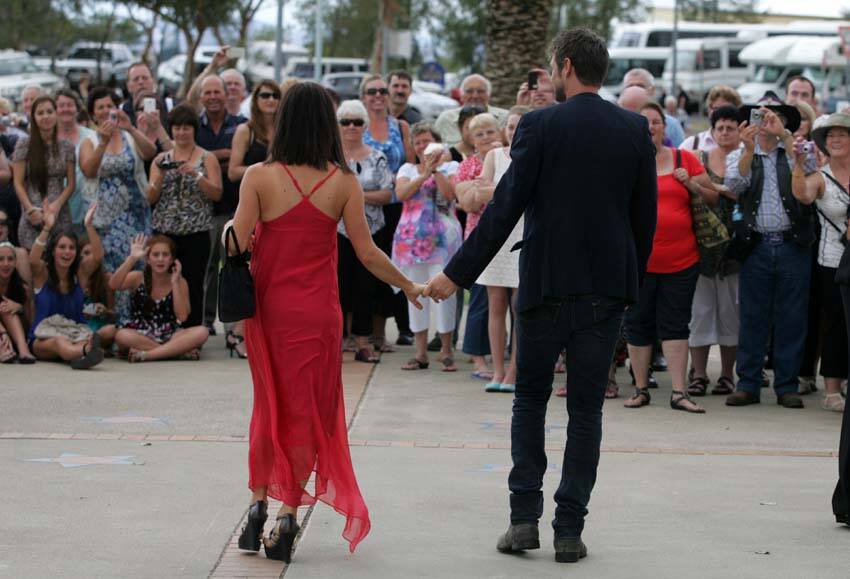Kasey Chambers and Shane Nicholson pose for adoring fans. Photo:Kitty Hill.
