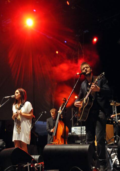 Kasey Chambers and Shane Nicholson perform in Tamworth's Bicentennial Park in January. Photo:Geoff O'Neill 230113GOF06