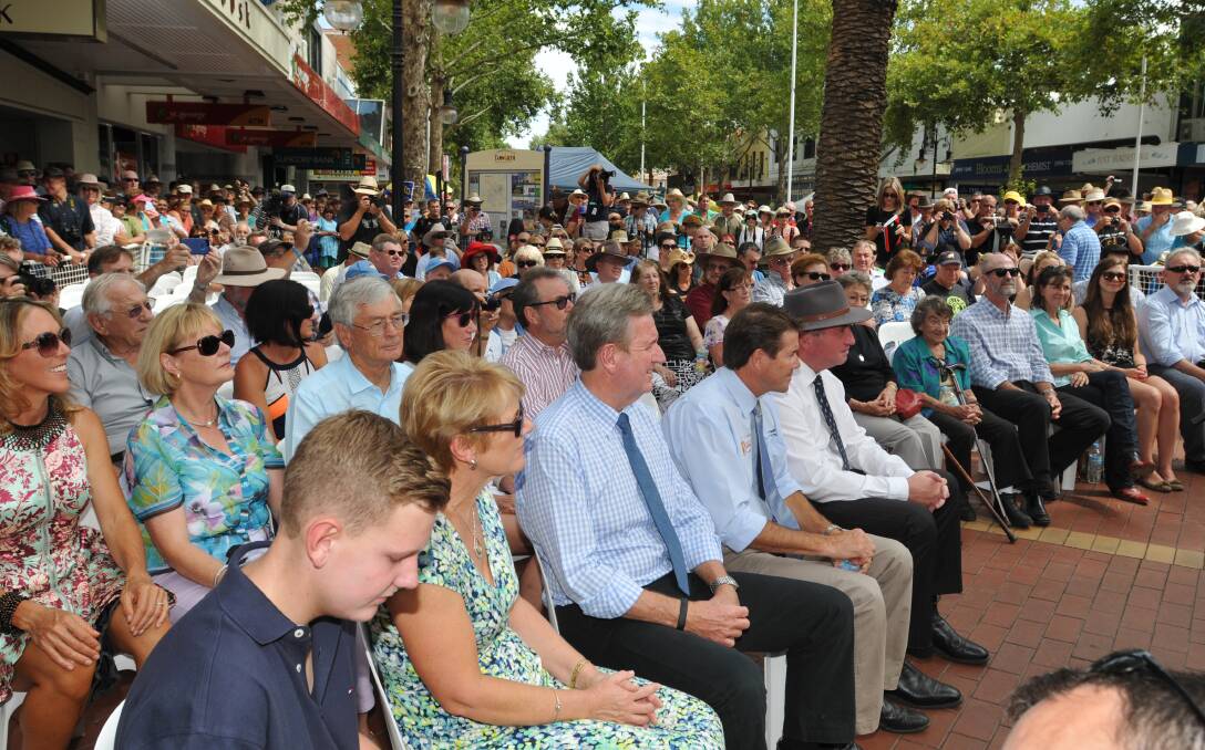 The unveiling of the Slim Dusty and Joy McKean Statue in Tamworth's CBD.. Photo:Geoff O'Neill 