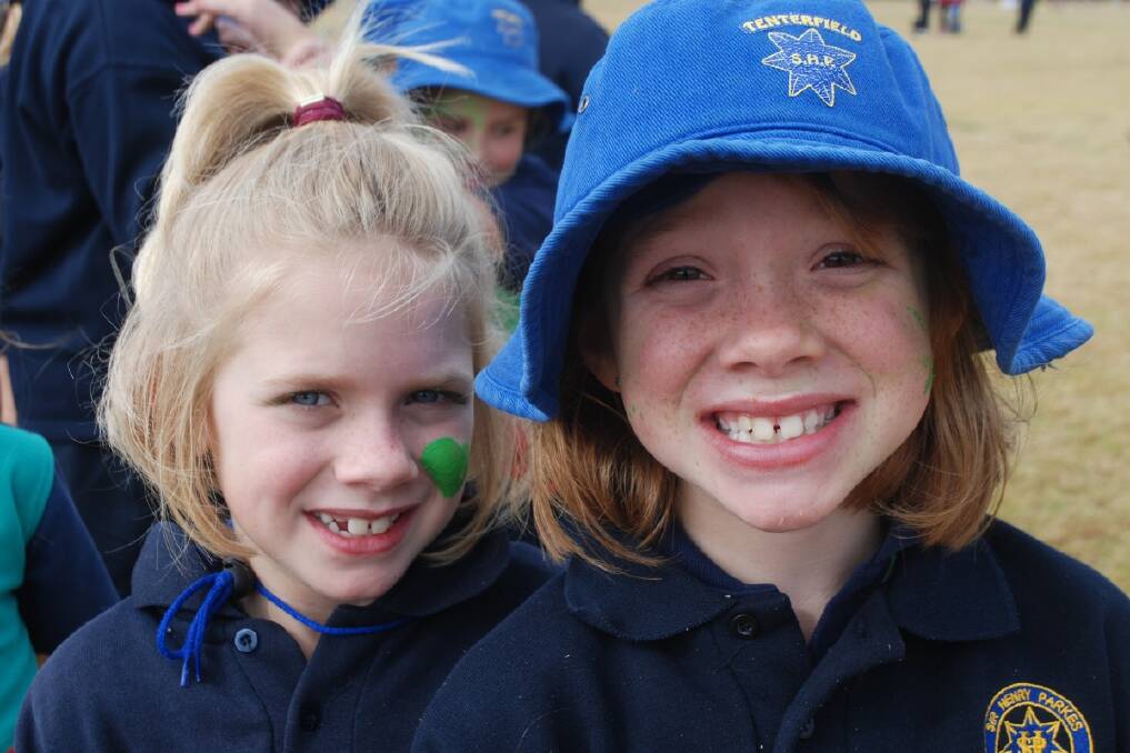 Twins Elsie and Rosie Cross at the Sir Henry Parkes Memorial Public School athletics carnival in Tenterfield. The Tenterfield Star. 