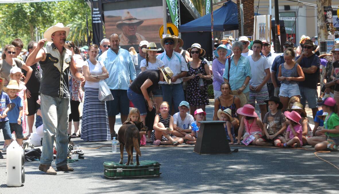 Street performers drew large crowds in Peel St on Sunday. Photo:Geoff O'Neill