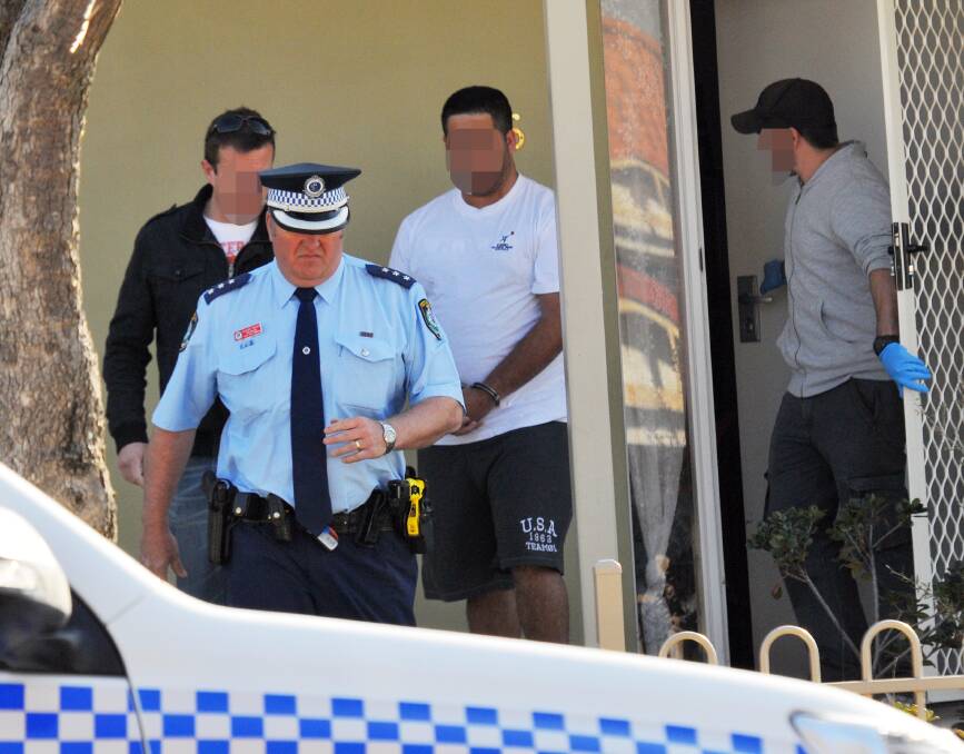 Police at the scene of an alleged drug raid in Armidale in August. Photo:Geoff O'Neill 290813GOA07