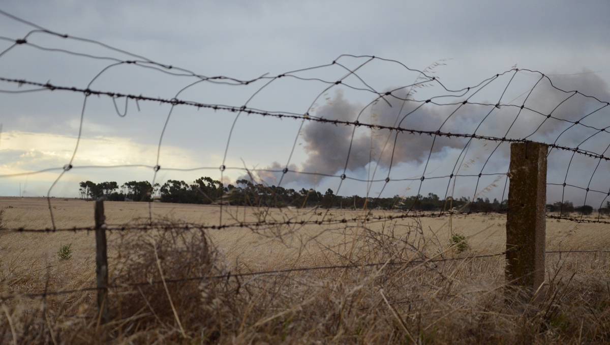 A fire at Rockleigh, near Murray Bridge in South Australia burns out of control.