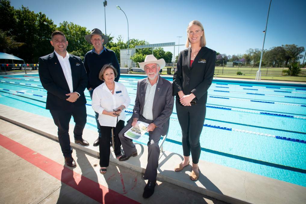 Tamworth Regional councillors Marc Sutherland, Bede Burke, Judy Coates, Russell Webb and Brooke Southwell at the existing Kable Avenue pool. Picture file 