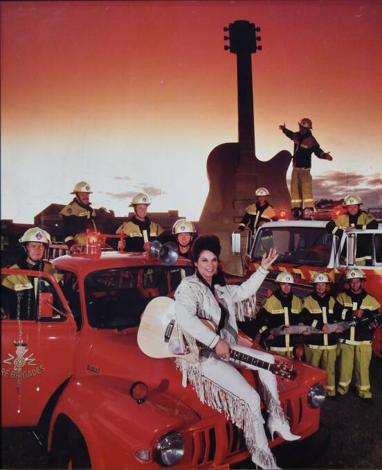 The original photo at the Golden Guitar featuring Tamworth fire crews and Jean Stafford in 1994. 