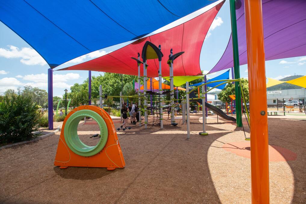 Tamworth Regional Council has awarded a contract to Wetpour Safety Surface Specialists to remove the woodchips from the playground on Kable Avenue. Picture by Peter Hardin