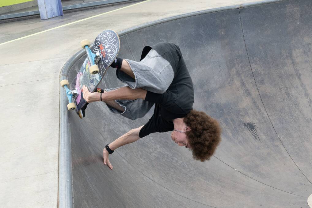 Zachariah Johnson, from Inverell, making full use of Tamworth's recently redone Viaduct Skate Park. Picture by Peter Hardin