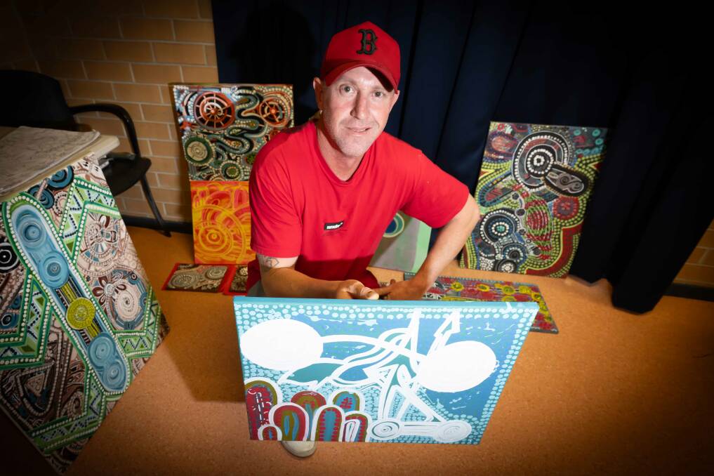 Indigenous artist demonstrates works | Pictures by Peter Hardin
