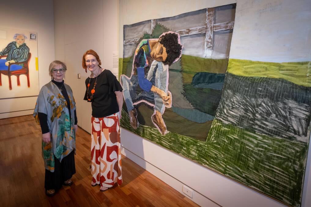 Artist Jaq Gratford and Tamworth Regional Gallery director Bridget Guthrie take a sneak peak at the Archibald Prize 2023 exhibition which opens at Tamworth Regional Gallery on Friday, May 10. Picture by Peter Hardin 