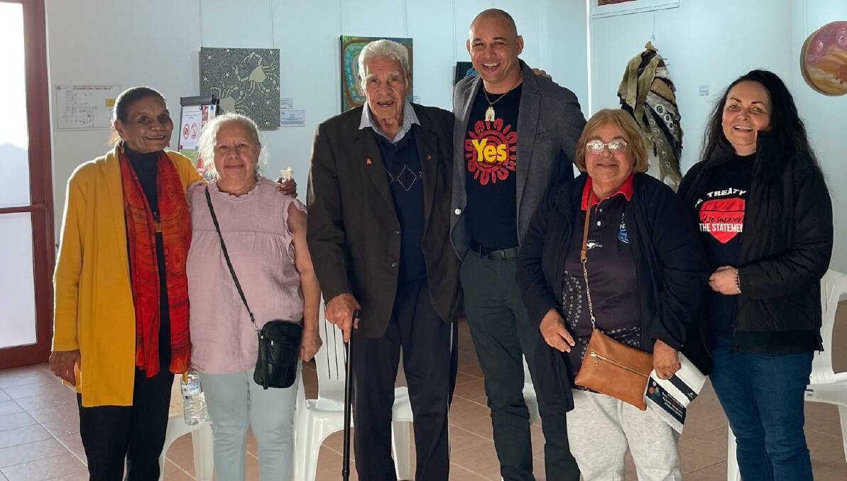Thomas Mayo (centre right) with Aunty Rose Lovelock, Elders of the Aboriginal Cultural Centre and Julie Perkins (right) at the Aboriginal Cultural Centre Keeping and Place in Armidale. Picture by Julie Perkins.