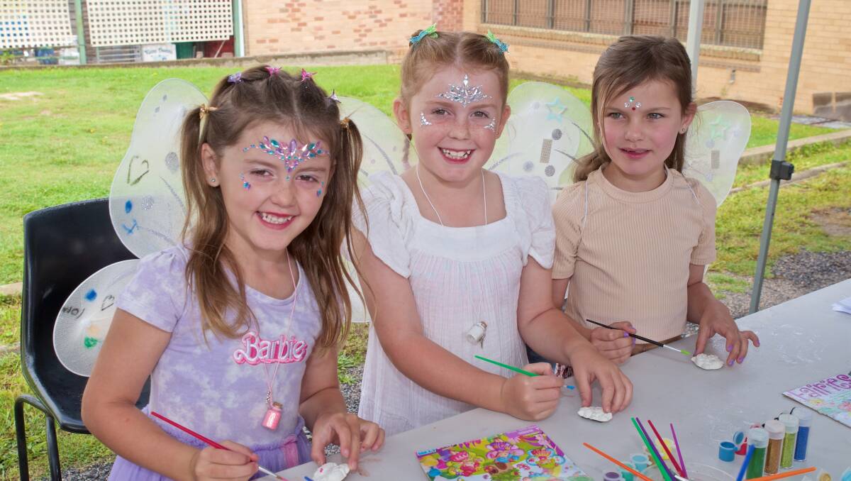 Young fairies getting ready for the annual fairy festival in Uralla. Picture by Dave Robinson.