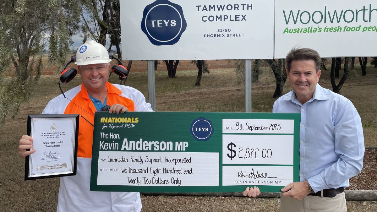 Teys Tamworth General Manager Operations Richard Ingram with Tamworth MP Kevin Anderson. Picture supplied.