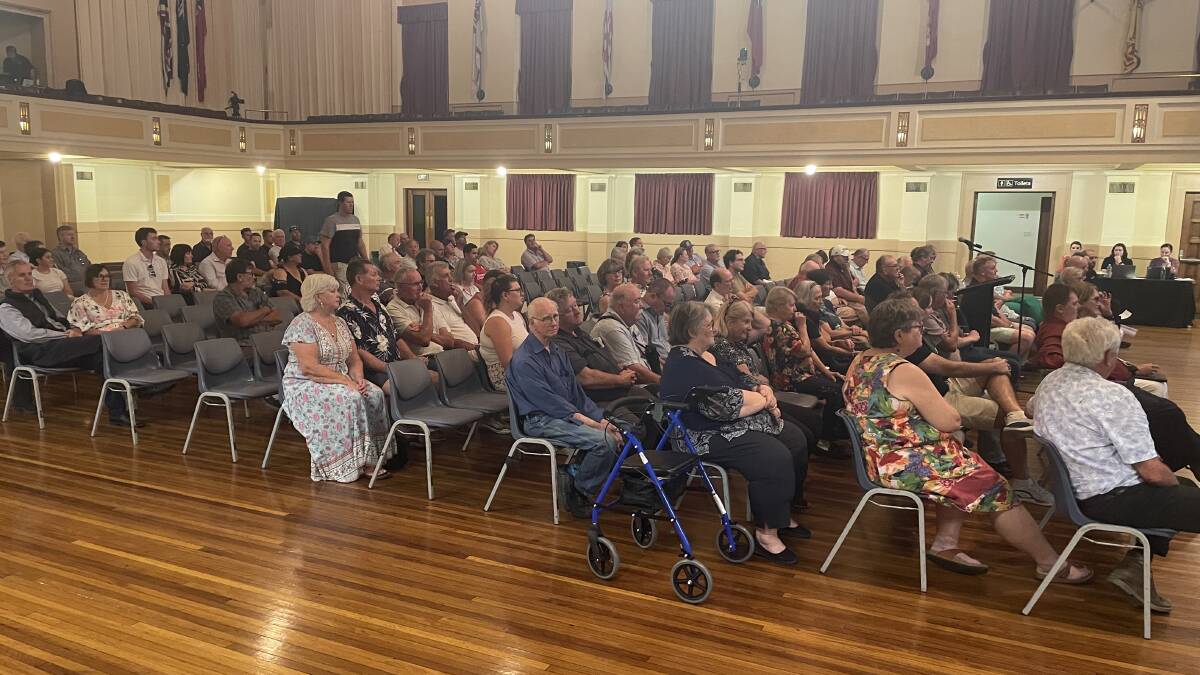 A busier than usual Tamworth Regional Council meeting in Tamworth Town Hall on Tuesday night, where residents were opposed to the proposed rate increase. Picture by Jonathan Hawes.