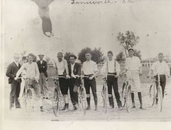 Tamworth cyclists prepare for a 1 1/2 mile race in 1892.