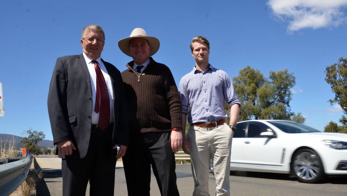 NEW FUNDS: Col Murray, Barnaby Joyce and TRC project engineer Christian Bell.