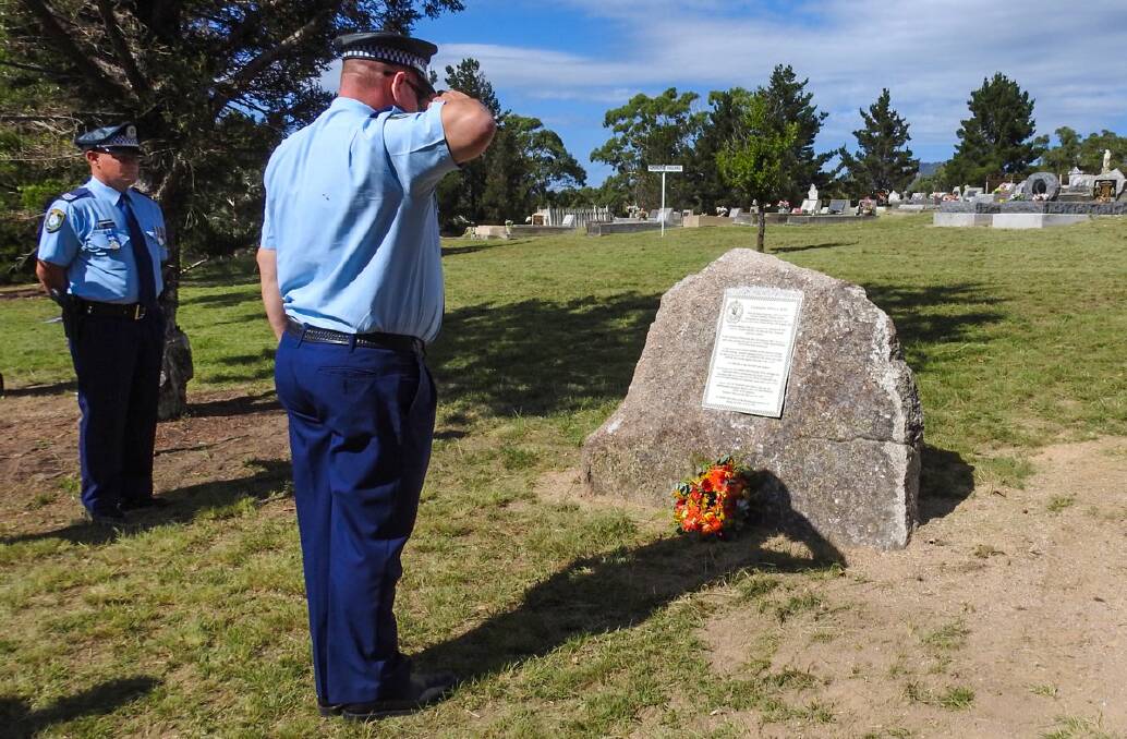 Memorial service: Oxley Acting Superintendent Jeff Budd lays a wreath at the unveiling of the plaque at the Bendemeer cemetery. Photos: Breanna Chillingworth