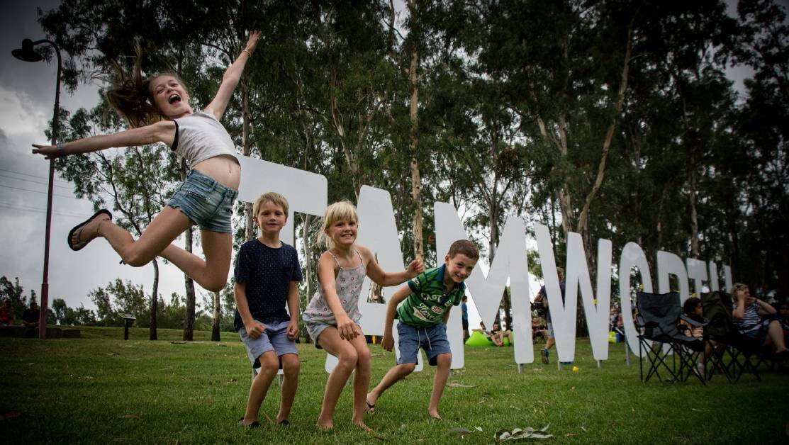 Winners: The Vincent and Daly families at the Tamworth Country Music Festival. Photo: Simon McCarthy