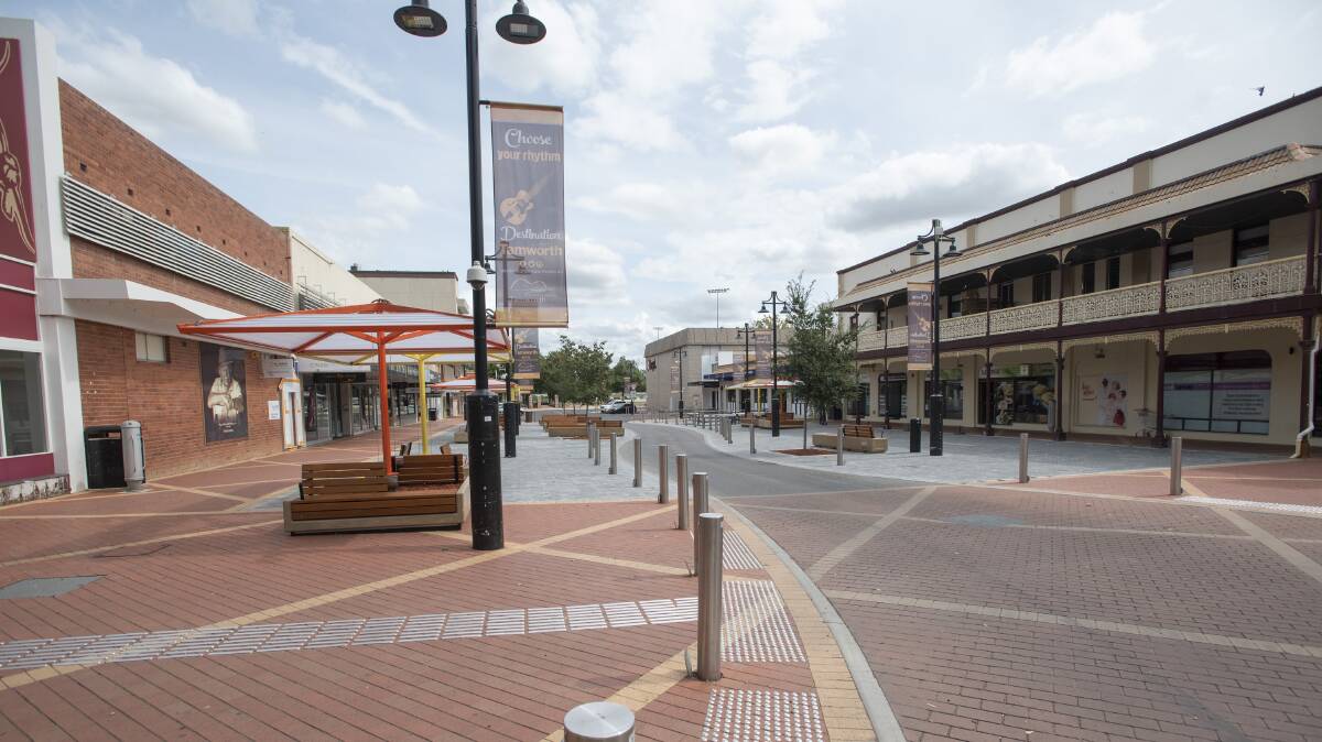 Ghost town: Tamworth's CBD has been all but dead this week but the city's infection case rate remains at 12. Photo: Peter Hardin