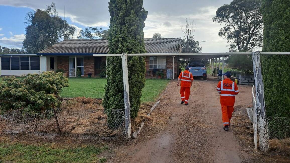 The SES doorknocking ahead of Friday night's flood peak in Gunnedah. Picture by NSW SES New England Unit