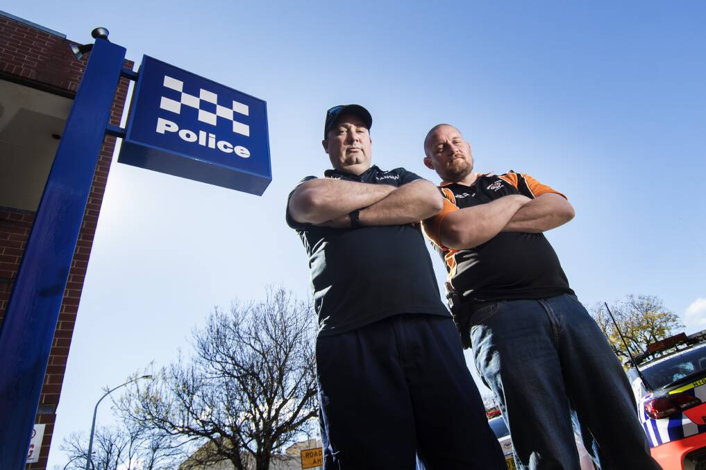 Calling for resources: Police Association of NSW executive member Michael Buko and Tamworth branch vice-chair Josh McKenzie will kickstart their campaign on Thursday. Photo: Peter Hardin 050918PHA017