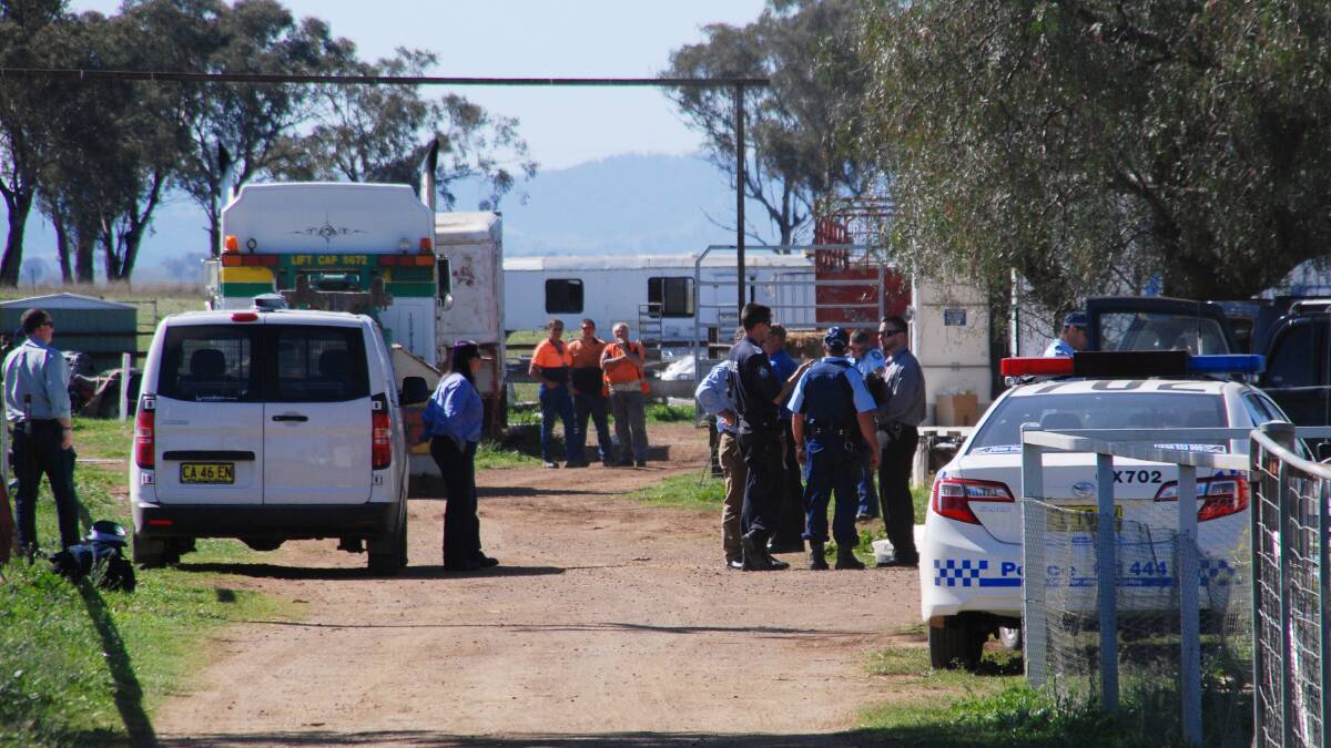 ITEMS SEIZED: Police and detectives at the scene of the raid on Glenara Ln at Bithramere on September 8, 2015. Photo: Breanna Chillingworth 080915BCA07
