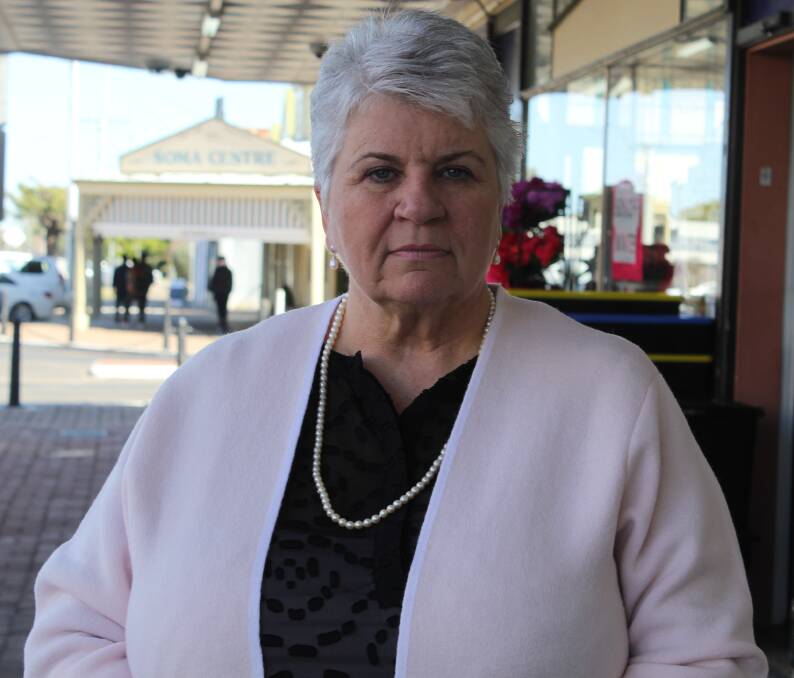 'IT'S UNNECESSARY': Moree mayor Katrina Humphries is calling on the Queensland border to be reopened after Tuesday night's devastating fire in Mungindi. 