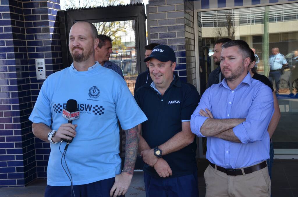 PUSH FOR CHANGE: NSW Police Association members Damien Wood and Michael Buko join Tamworth Shooter, Fishers and Farmers candidate Jeff Bacon in a call for change. Photo: Billy Jupp 