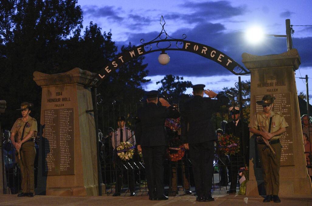 LEST WE FORGET: This year's Anzac Day dawn service may have been cancelled due to the COVID-19 pandemic, but 88.9FM is helping locals mark the special day. Photo: Gareth Gardner 250419GGA010