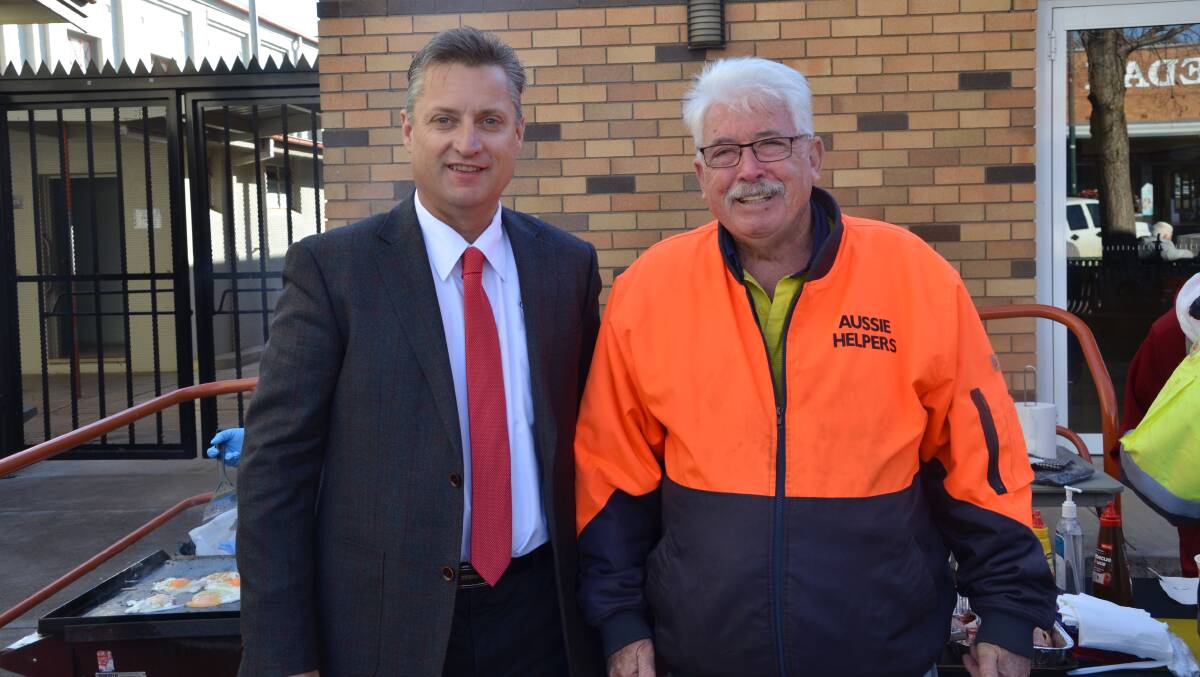HELP ON HAND: Gunnedah mayor Jamie Chaffey and Aussie Helpers founder Brian Egan at a Local Government Week breakfast in Gunnedah on Wednesday. Photo: Billy Jupp 